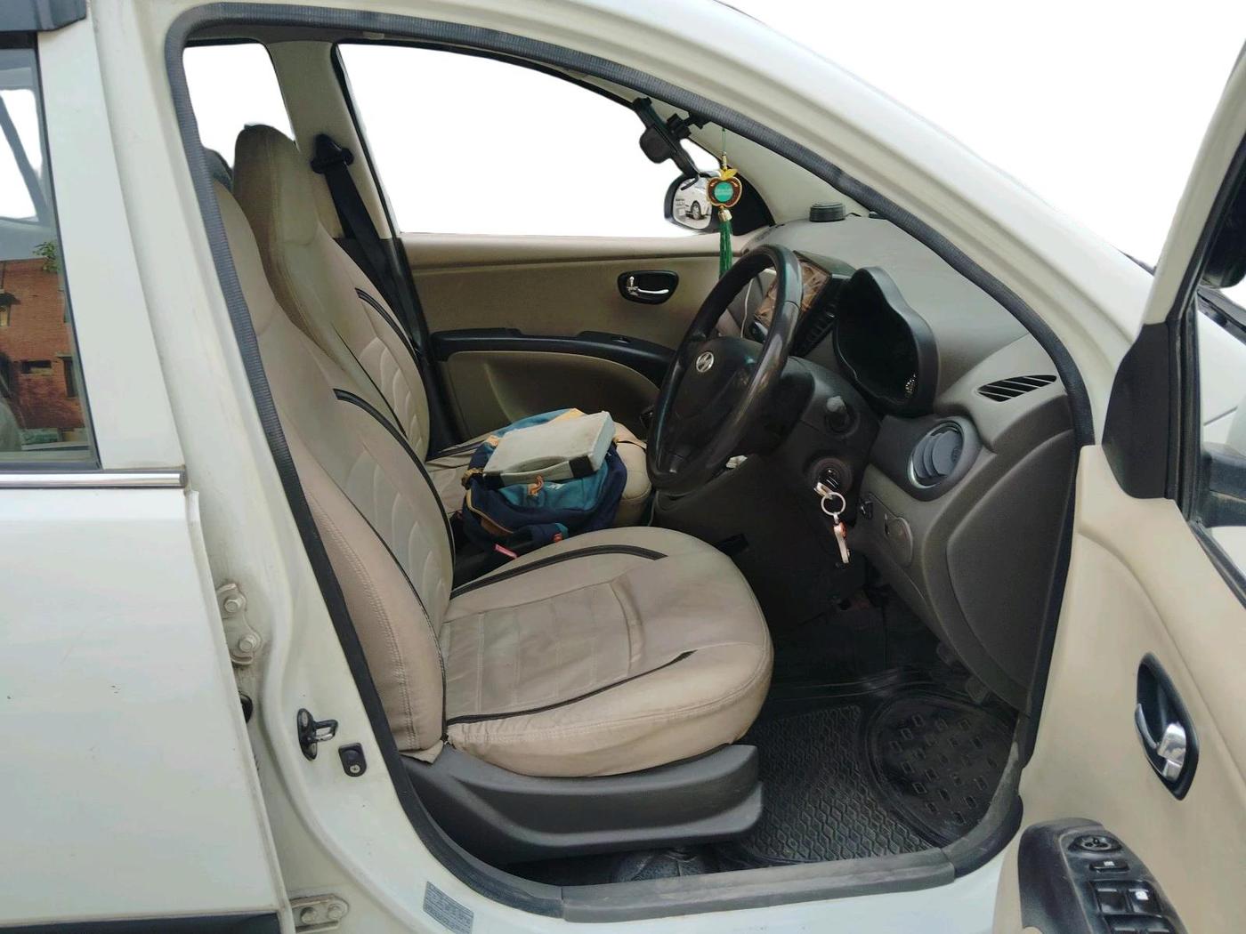 2011 Hyundai i10 MAGNA 1.2, CNG, Manual, 59,954 km, interior