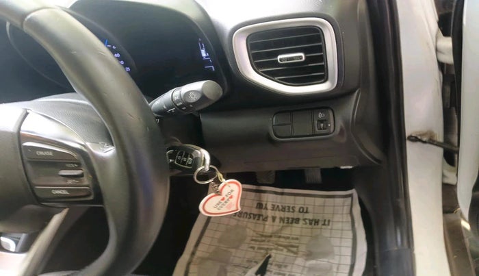 2019 Hyundai VENUE SX 1.0 TURBO, Petrol, Manual, 34,704 km, interior