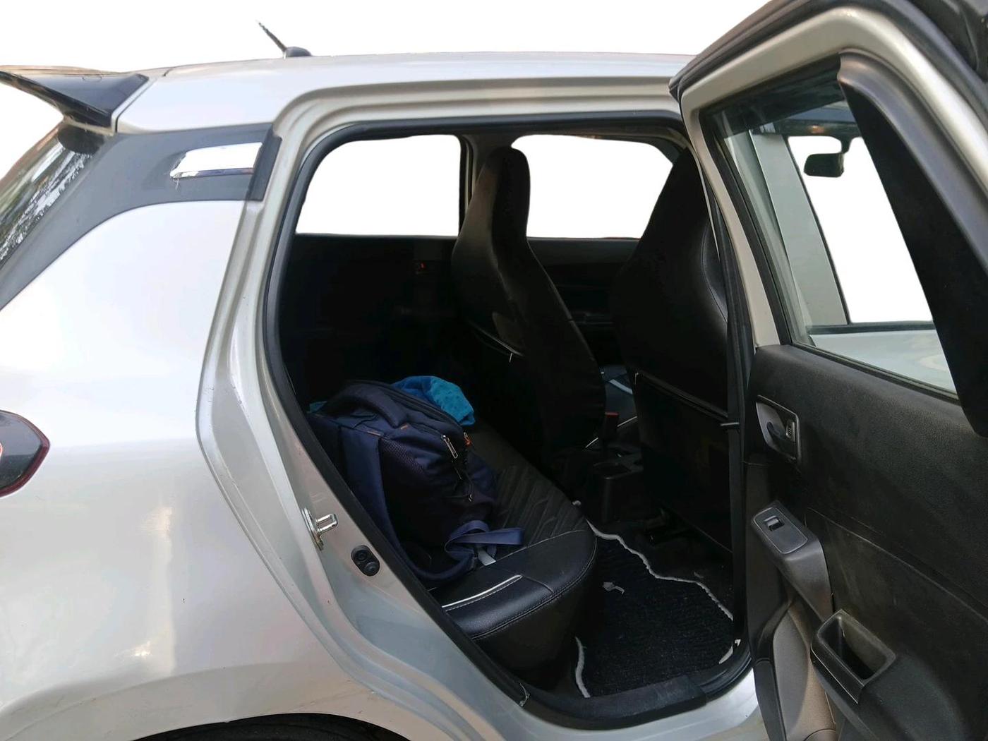 2023 Maruti Swift LXI, Petrol, Manual, 15,116 km, interior