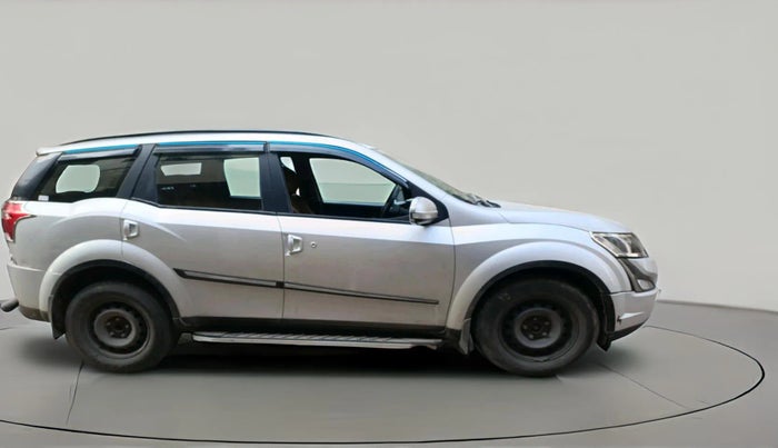 2019 Mahindra XUV500 W7, Diesel, Manual, 76,757 km, exterior