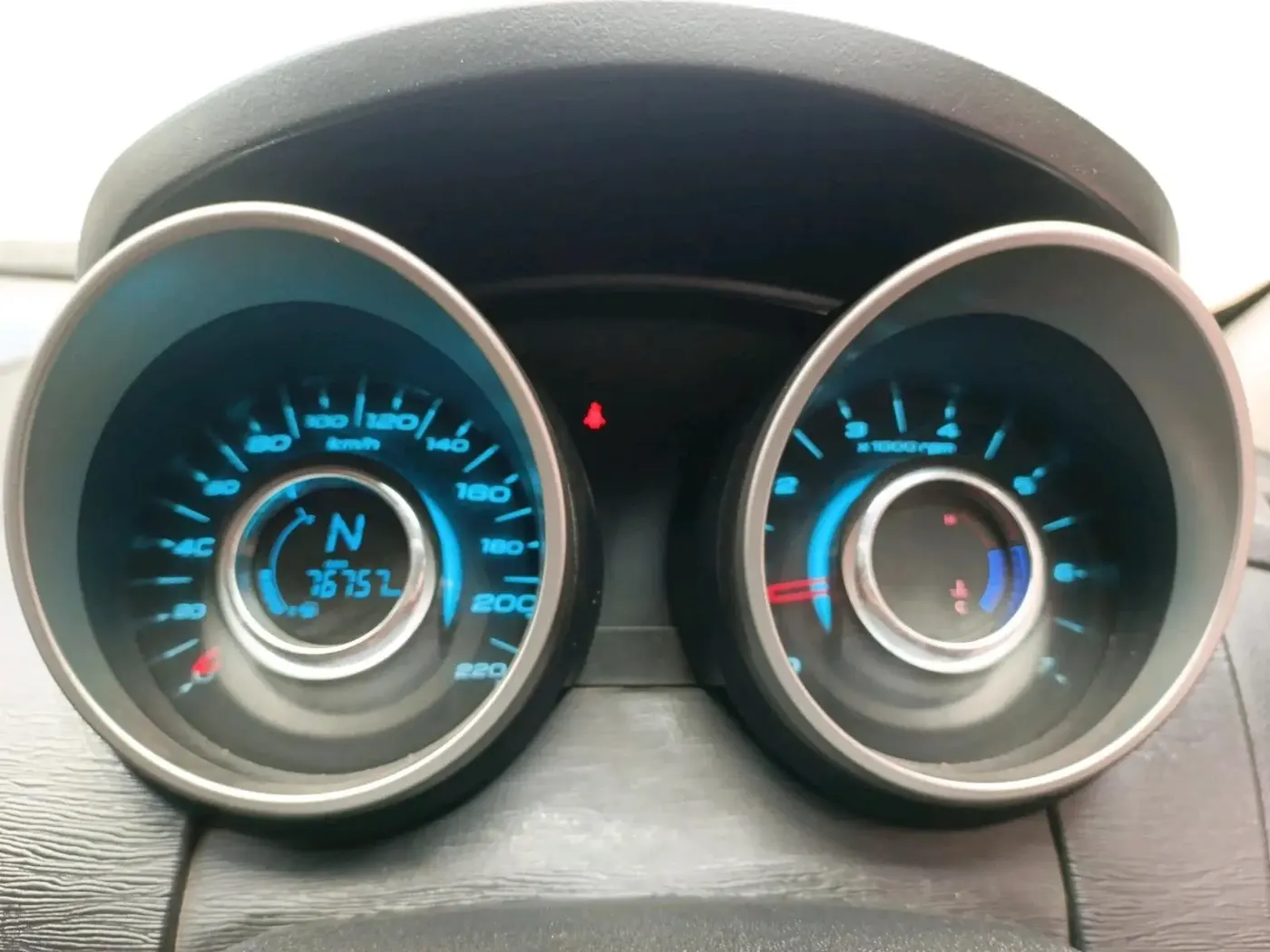 2019 Mahindra XUV500 W7, Diesel, Manual, 76,757 km, interior