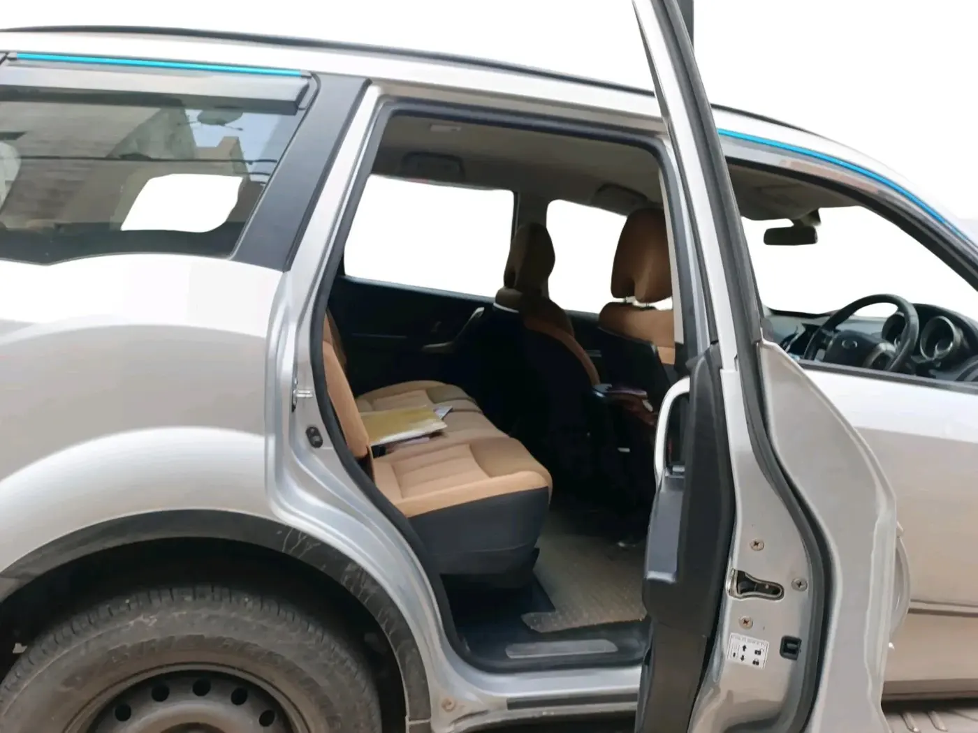 2019 Mahindra XUV500 W7, Diesel, Manual, 76,757 km, interior