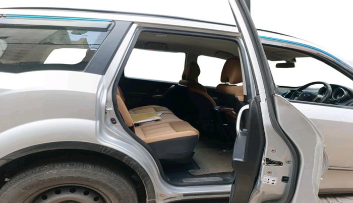 2019 Mahindra XUV500 W7, Diesel, Manual, 76,757 km, interior