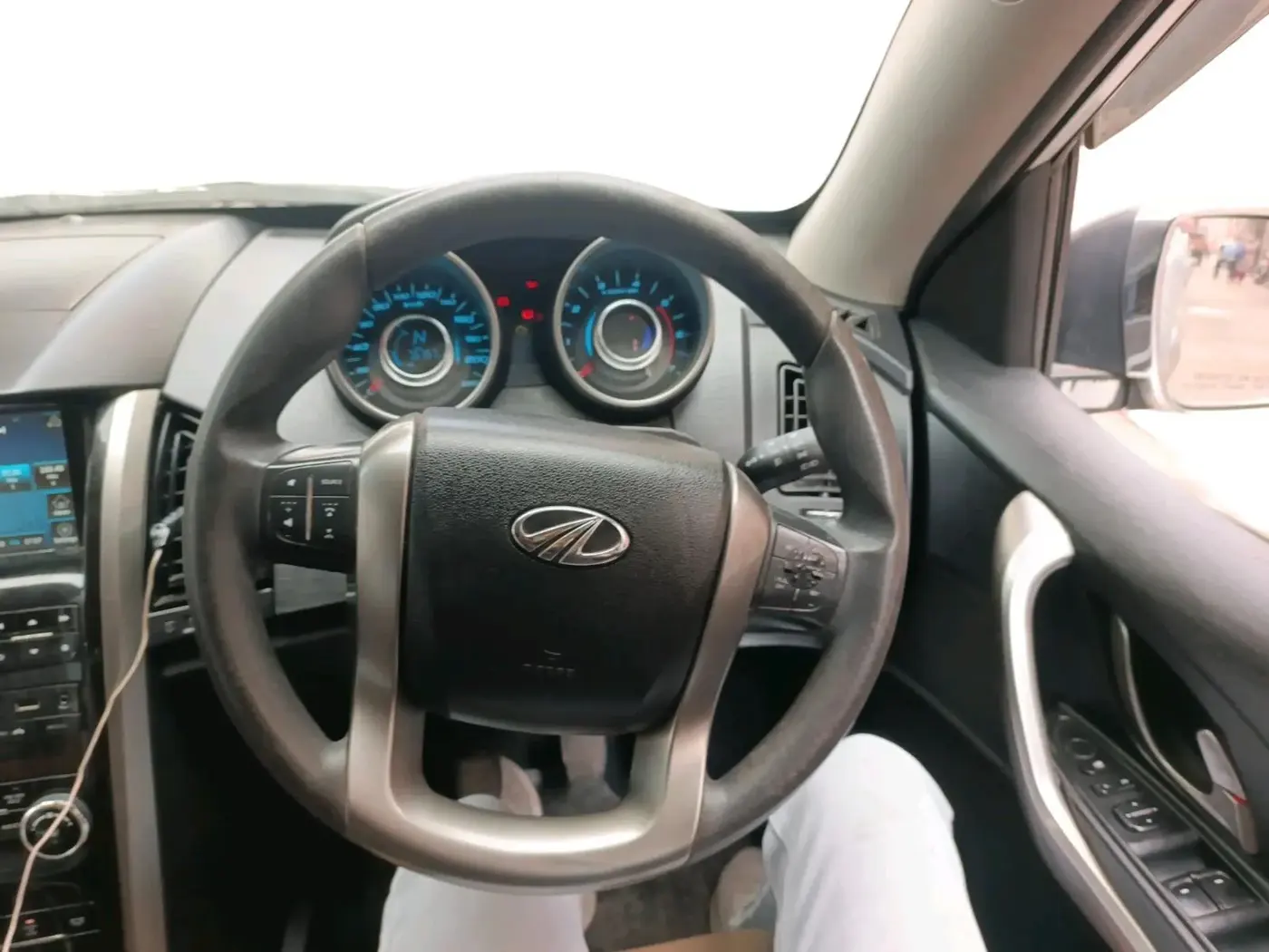 2019 Mahindra XUV500 W7, Diesel, Manual, 76,757 km, interior