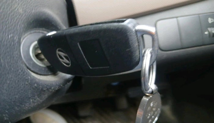 2014 Hyundai Xcent BASE 1.2, Petrol, Manual, 1,36,531 km, interior