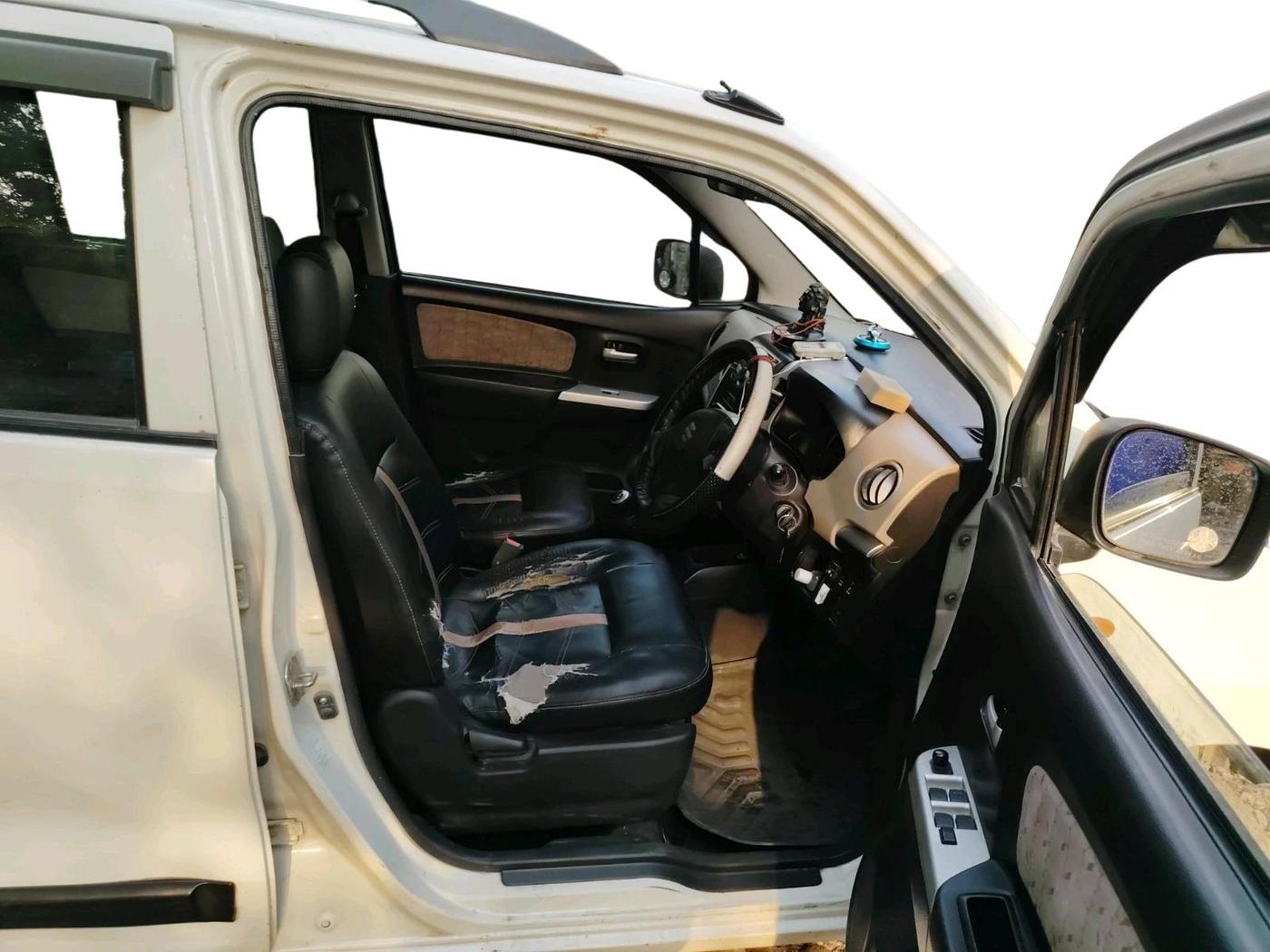2013 Maruti Wagon R 1.0 VXI, CNG, Manual, 1,35,593 km, interior