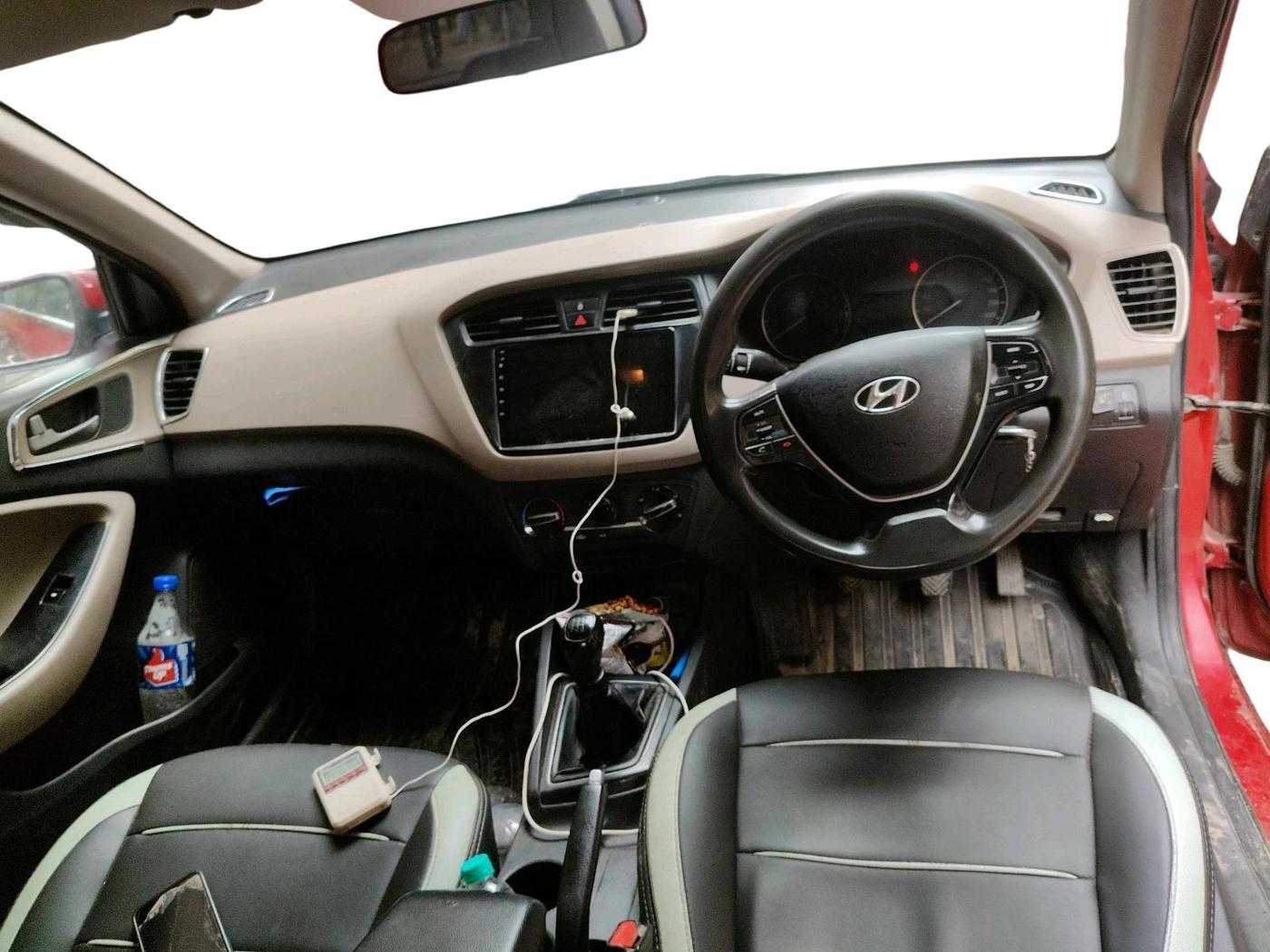 2015 Hyundai Elite i20 MAGNA 1.2, CNG, Manual, 1,50,578 km, interior