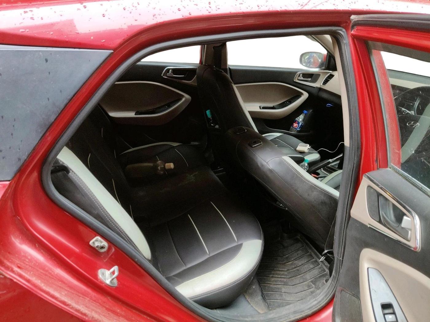 2015 Hyundai Elite i20 MAGNA 1.2, CNG, Manual, 1,50,578 km, interior