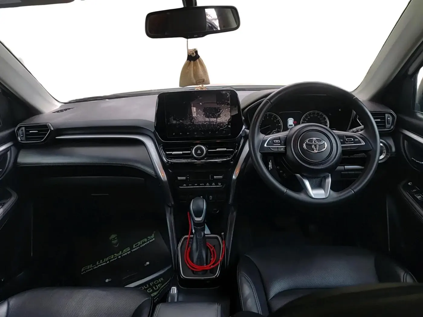 2022 Toyota URBAN CRUISER HYRYDER V AT NEO DRIVE, Petrol, Automatic, 56,279 km, interior