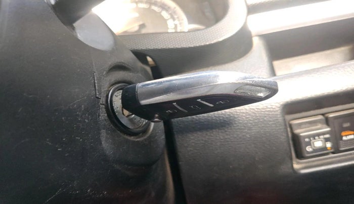 2012 Maruti Swift VXI, CNG, Manual, 1,50,008 km, interior