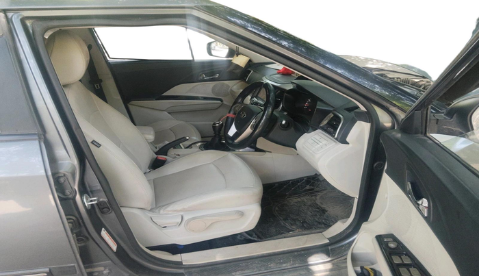 2021 Mahindra XUV300 W8 (O) 1.2 PETROL, Petrol, Manual, 34,145 km, interior