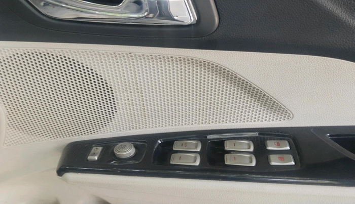 2021 Mahindra XUV300 W8 (O) 1.2 PETROL, Petrol, Manual, 34,145 km, interior