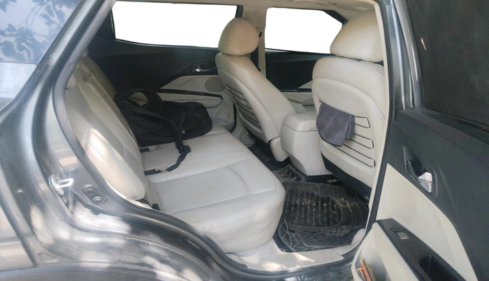 2021 Mahindra XUV300 W8 (O) 1.2 PETROL, Petrol, Manual, 34,145 km, interior