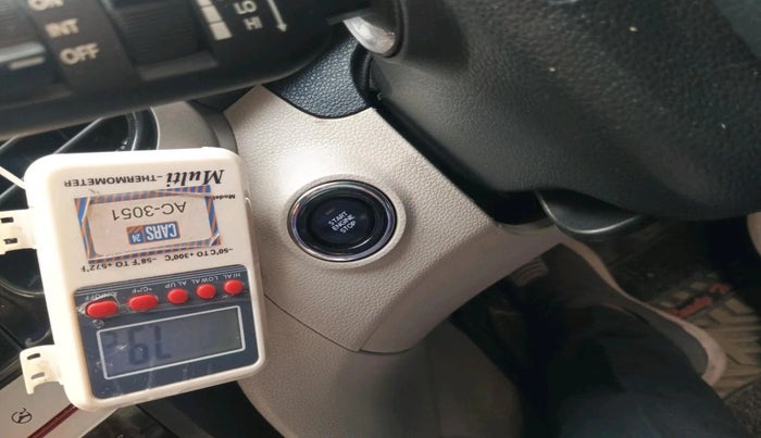 2022 Mahindra XUV300 W8 1.5 DIESEL, Diesel, Manual, 80,175 km, interior