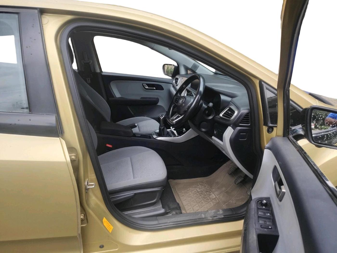2020 Tata ALTROZ XZ PETROL, Petrol, Manual, 23,393 km, interior