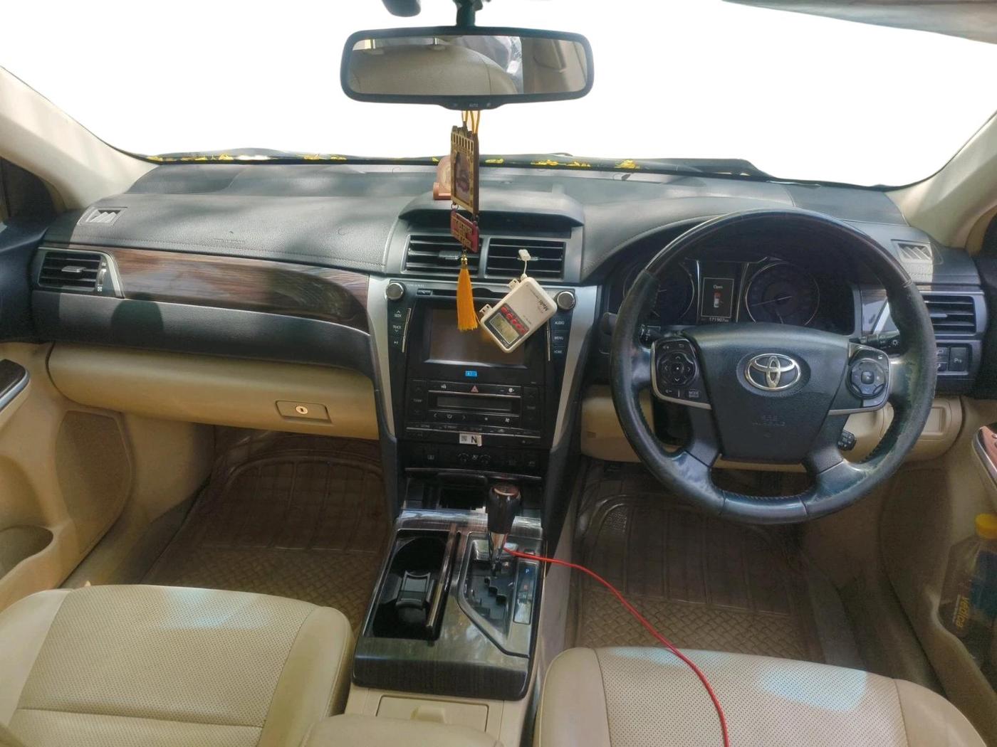 2016 Toyota Camry HYBRID, Hybrid, Automatic, 1,71,907 km, interior