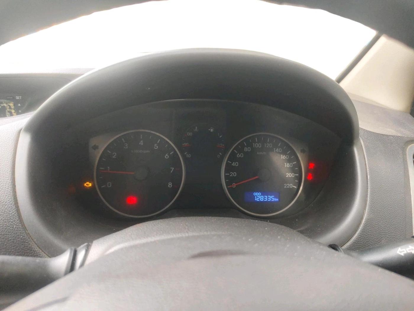 2013 Hyundai i20 SPORTZ 1.2, CNG, Manual, 1,28,335 km, interior