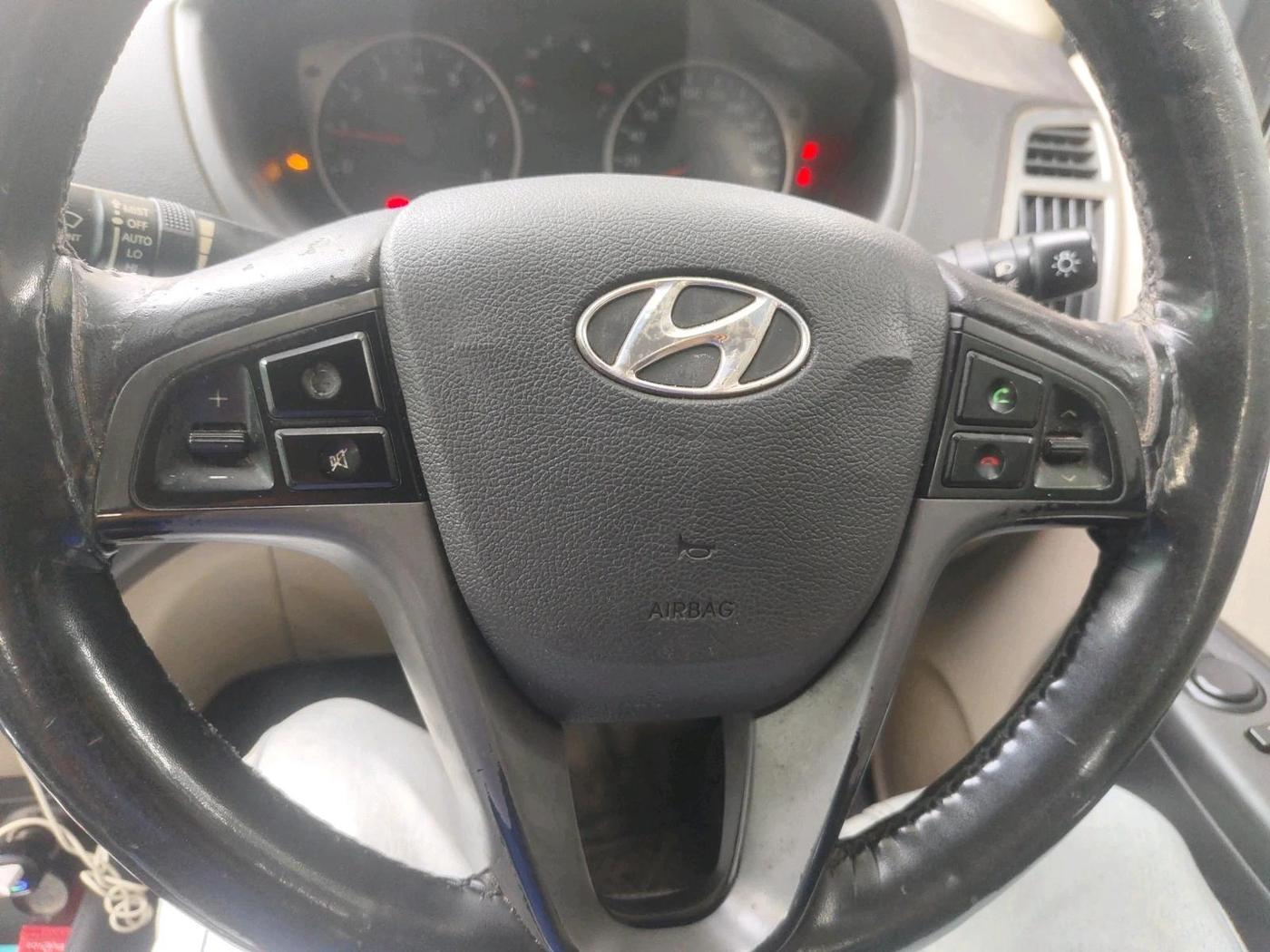2013 Hyundai i20 SPORTZ 1.2, CNG, Manual, 1,28,335 km, interior