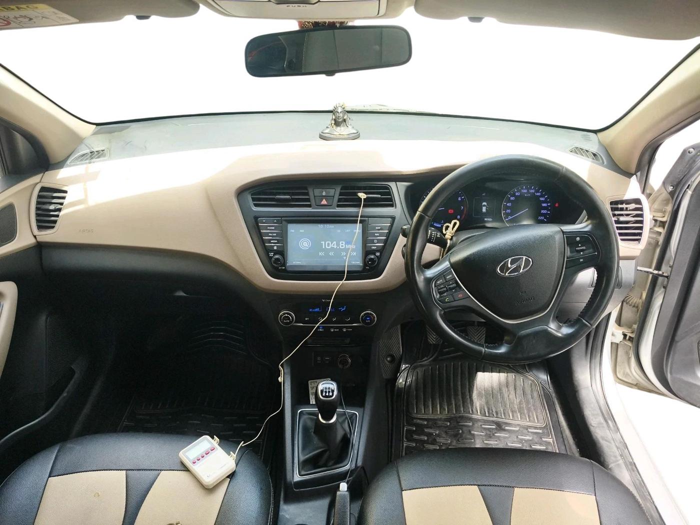 2017 Hyundai Elite i20 ASTA 1.2 (O), Petrol, Manual, 96,322 km, interior