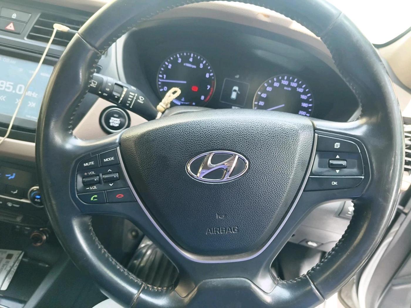 2017 Hyundai Elite i20 ASTA 1.2 (O), Petrol, Manual, 96,322 km, interior