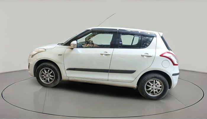 2016 Maruti Swift VXI, CNG, Manual, 69,559 km, exterior