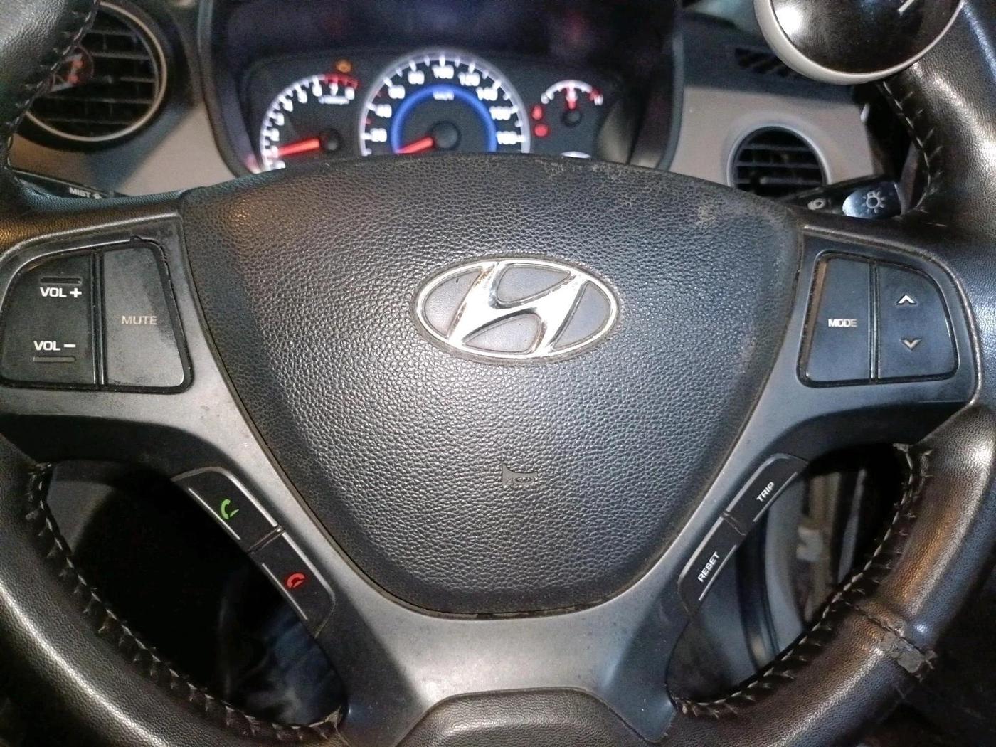 2016 Hyundai Grand i10 SPORTZ 1.2 KAPPA VTVT, CNG, Manual, 67,823 km, interior