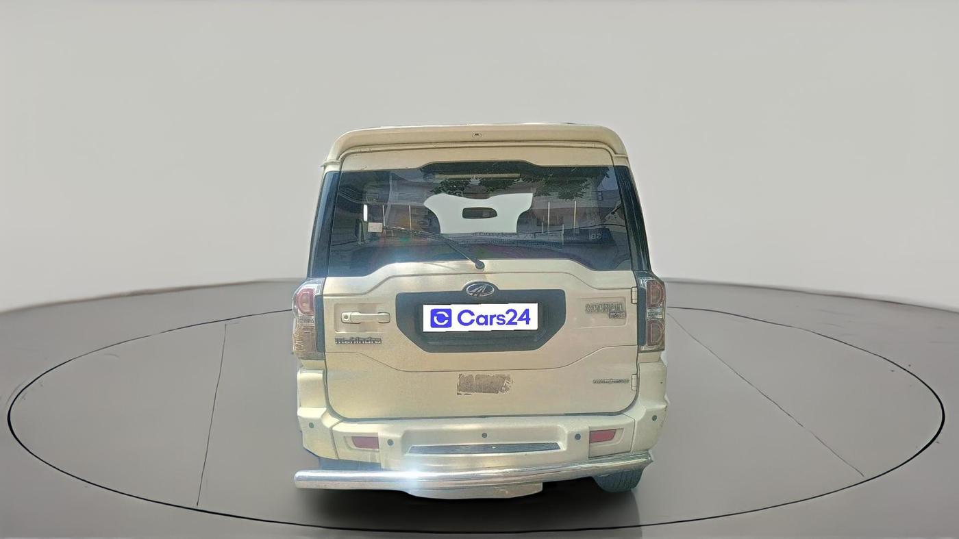 2017 Mahindra Scorpio S6 PLUS 1.99 INTELLI-HYBRID, Diesel, Manual, 35,193 km, exterior