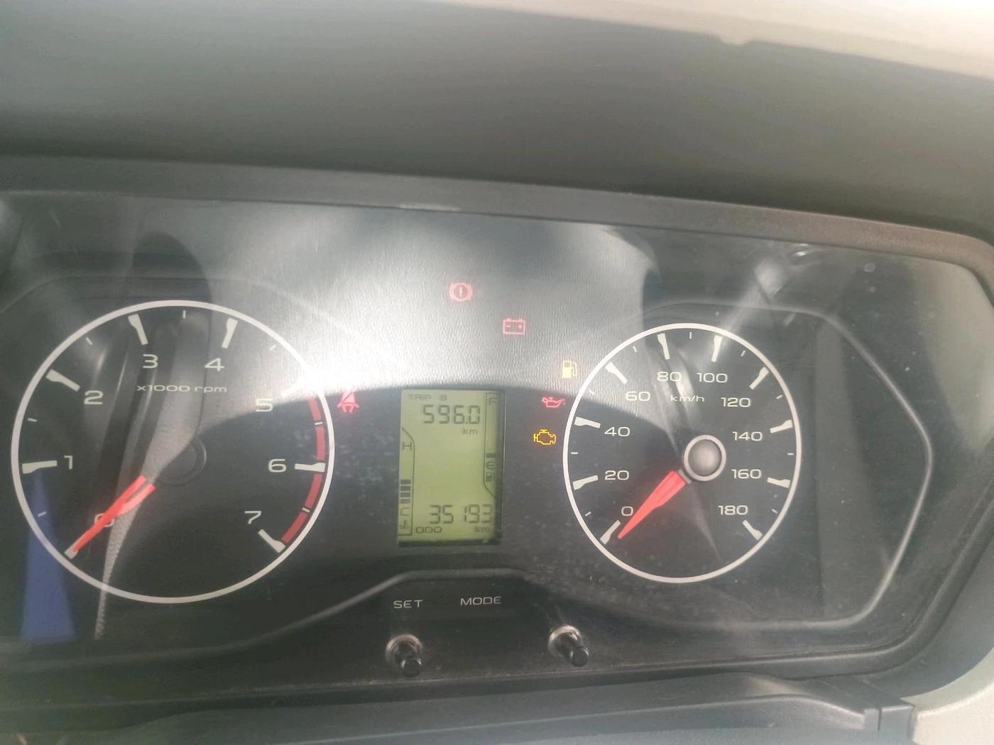 2017 Mahindra Scorpio S6 PLUS 1.99 INTELLI-HYBRID, Diesel, Manual, 35,193 km, interior