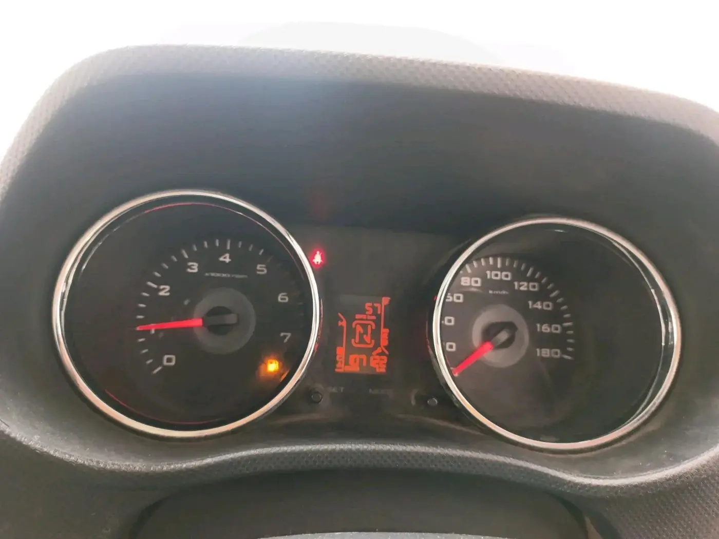 2016 Mahindra TUV300 T8 AMT, Diesel, Automatic, 1,07,269 km, interior