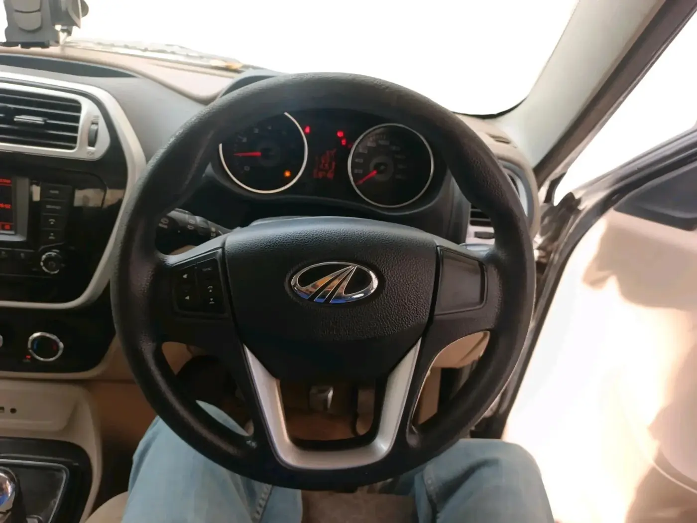 2016 Mahindra TUV300 T8 AMT, Diesel, Automatic, 1,07,269 km, interior