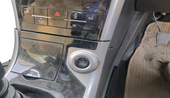 2018 Mahindra XUV500 W9, Diesel, Manual, 40,488 km, interior