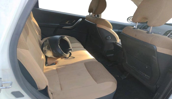 2018 Mahindra XUV500 W9, Diesel, Manual, 40,488 km, interior