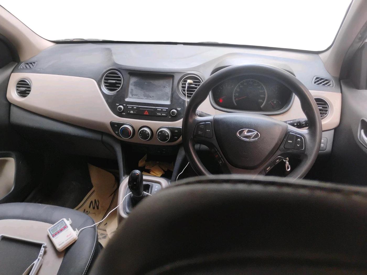 2017 Hyundai Grand i10 SPORTZ (O) AT 1.2 KAPPA VTVT, Petrol, Automatic, 96,080 km, interior
