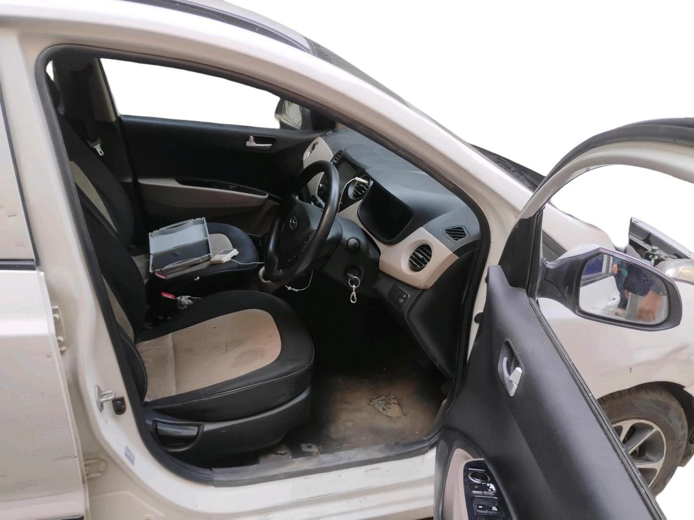 2017 Hyundai Grand i10 SPORTZ (O) AT 1.2 KAPPA VTVT, Petrol, Automatic, 96,080 km, interior