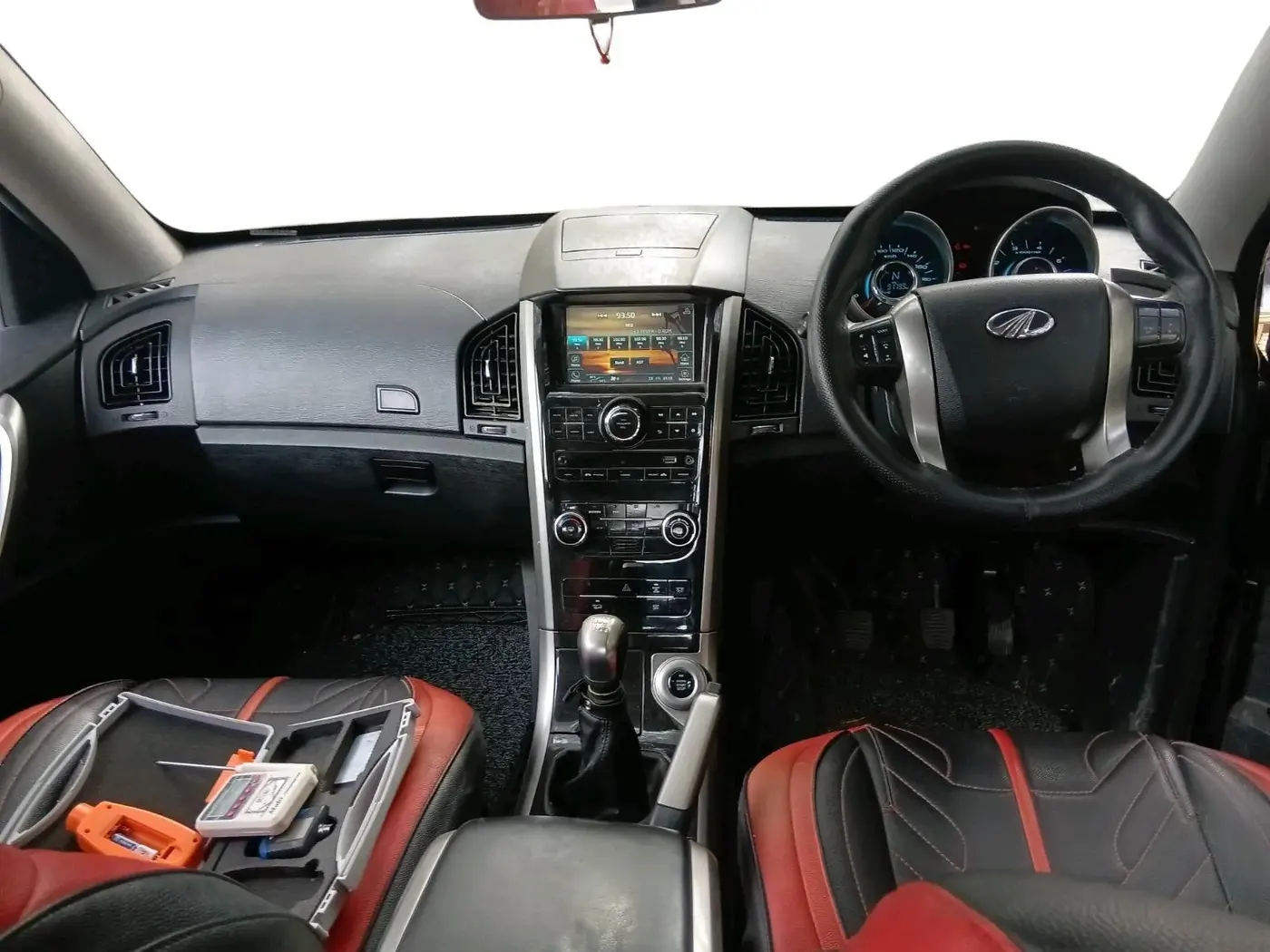 2021 Mahindra XUV500 W9, Diesel, Manual, 91,799 km, interior