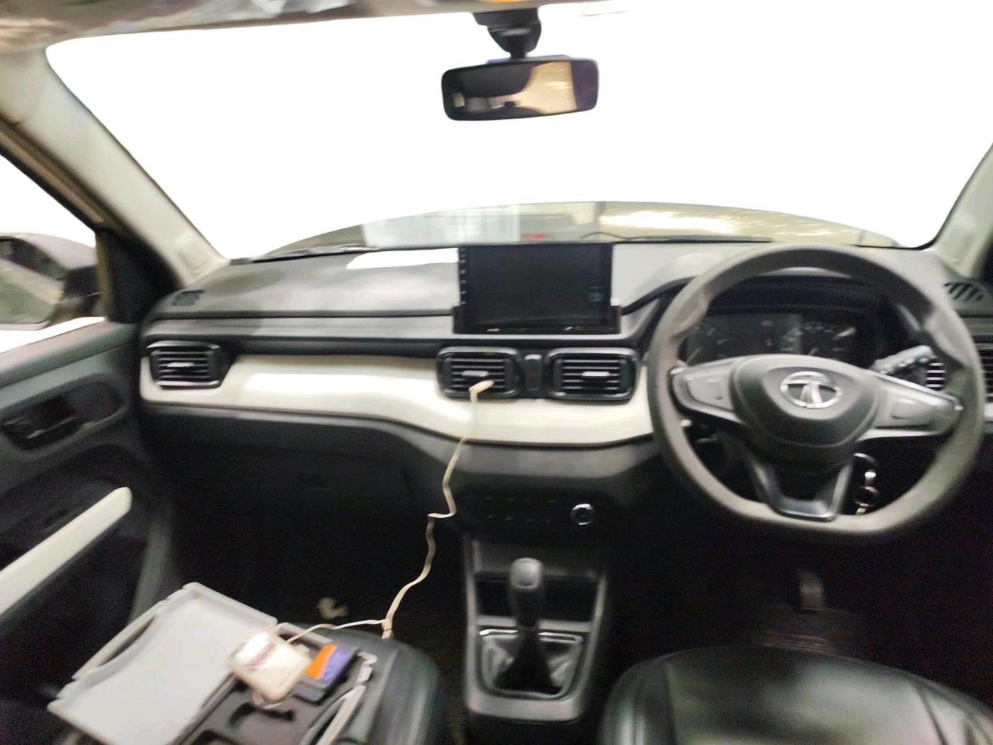 2022 Tata PUNCH PURE MT, Petrol, Manual, 9,952 km, interior
