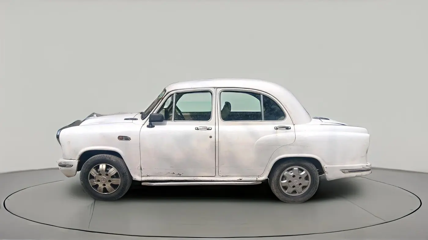 2011 Hindustan Motors Ambassador GRAND 1800 ISZ MPFI, CNG, Manual, 1,64,442 km, exterior