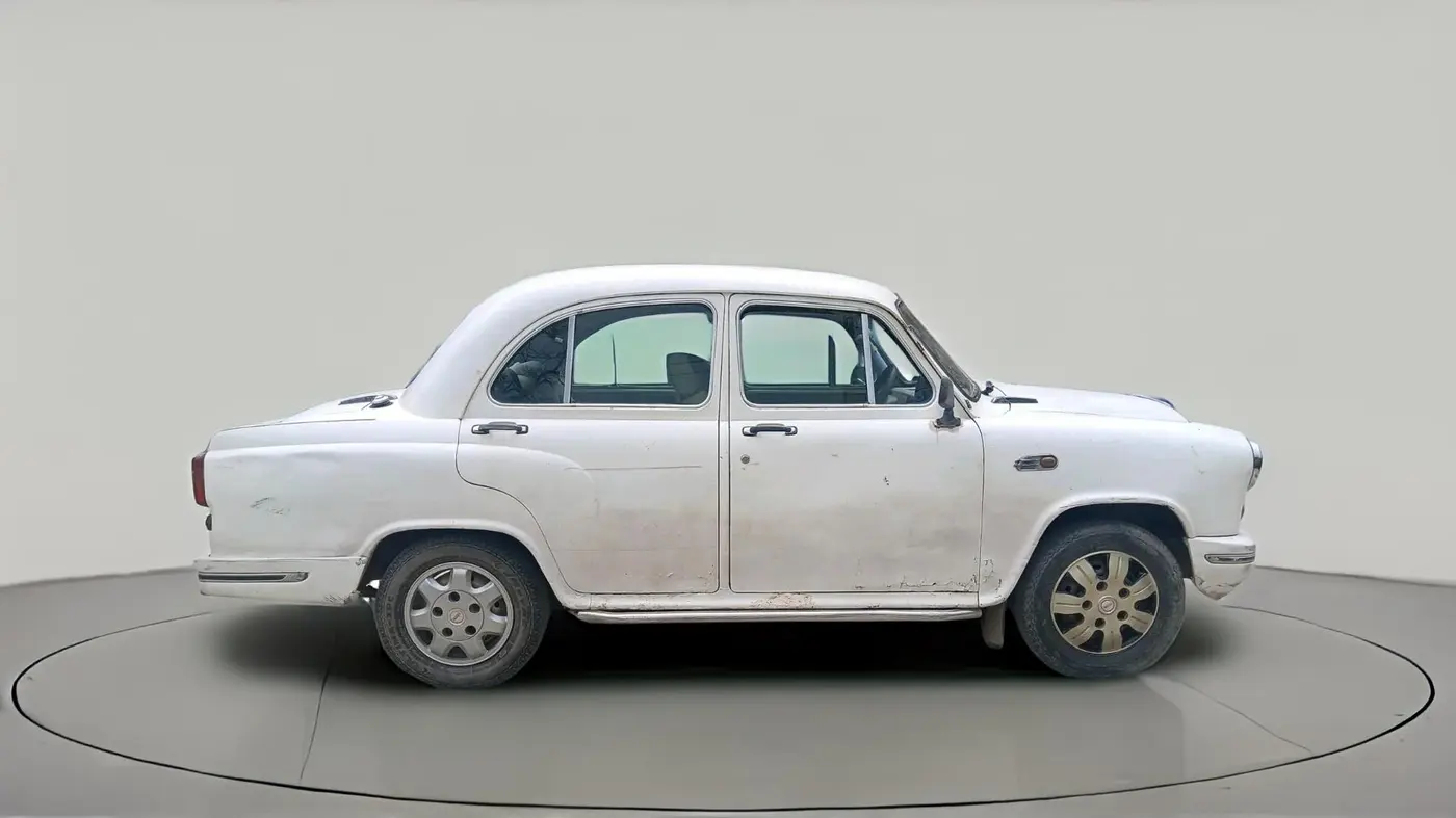2011 Hindustan Motors Ambassador GRAND 1800 ISZ MPFI, CNG, Manual, 1,64,442 km, exterior