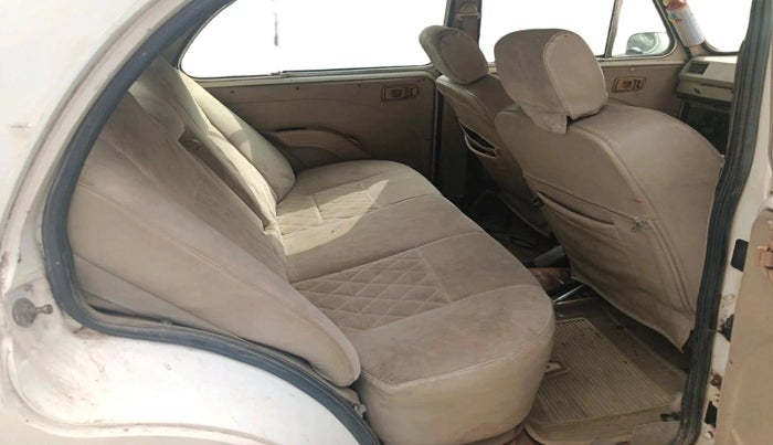 2011 Hindustan Motors Ambassador GRAND 1800 ISZ MPFI, CNG, Manual, 1,64,442 km, interior