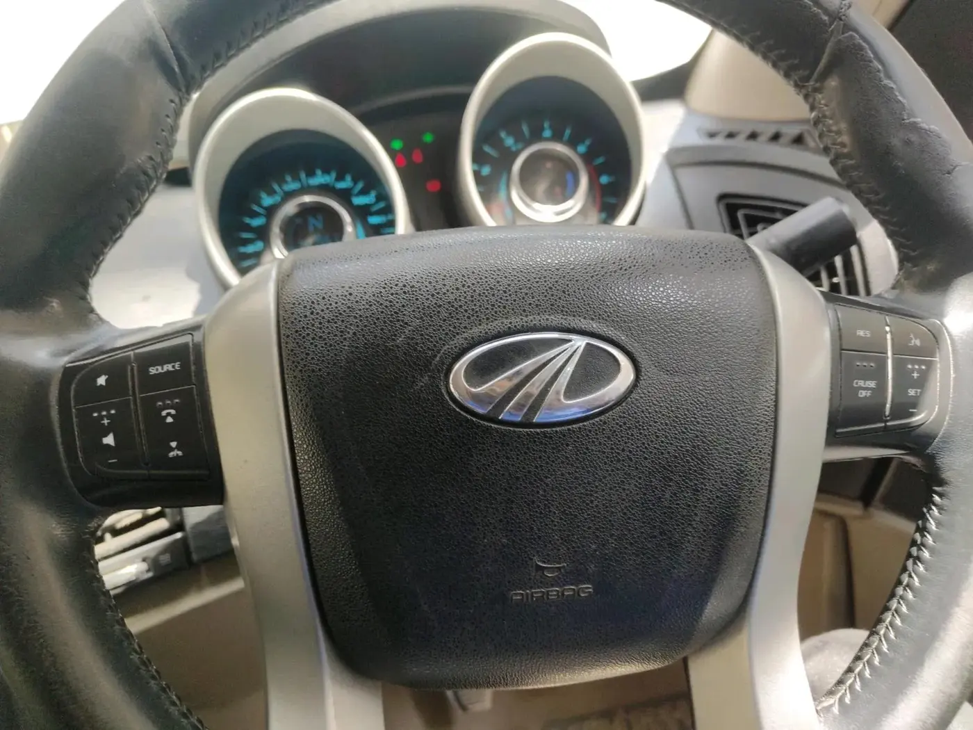 2016 Mahindra XUV500 W8 1.99, Diesel, Manual, 2,41,561 km, interior