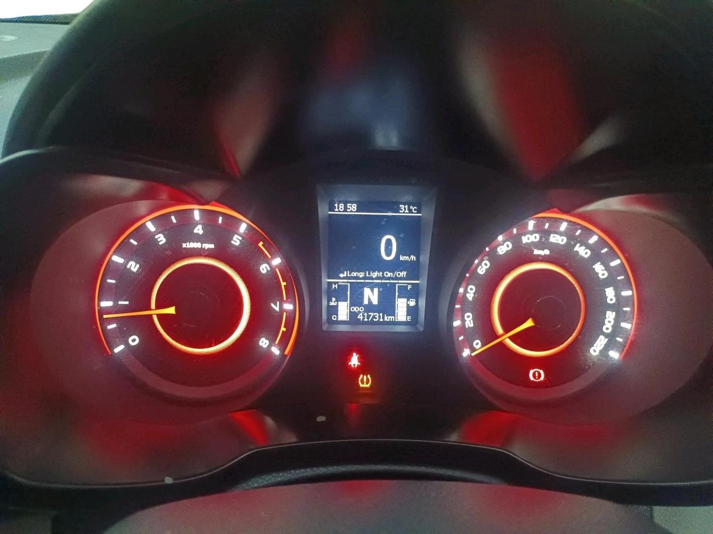 2022 Mahindra XUV300 W8 (O) 1.2 PETROL AMT, Petrol, Automatic, 41,731 km, interior