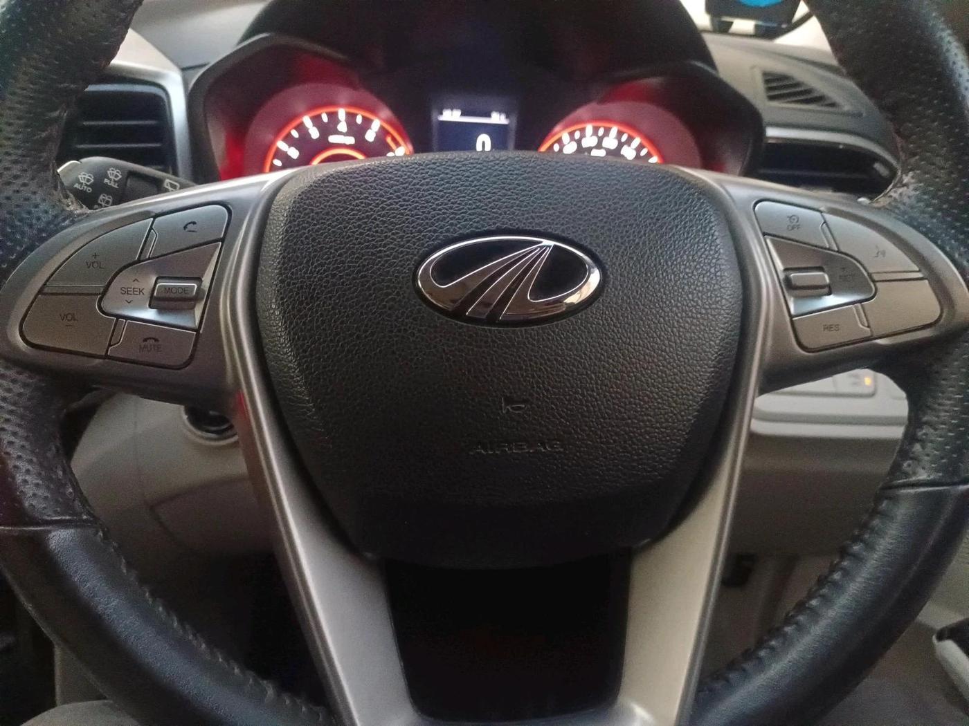 2022 Mahindra XUV300 W8 (O) 1.2 PETROL AMT, Petrol, Automatic, 41,731 km, interior