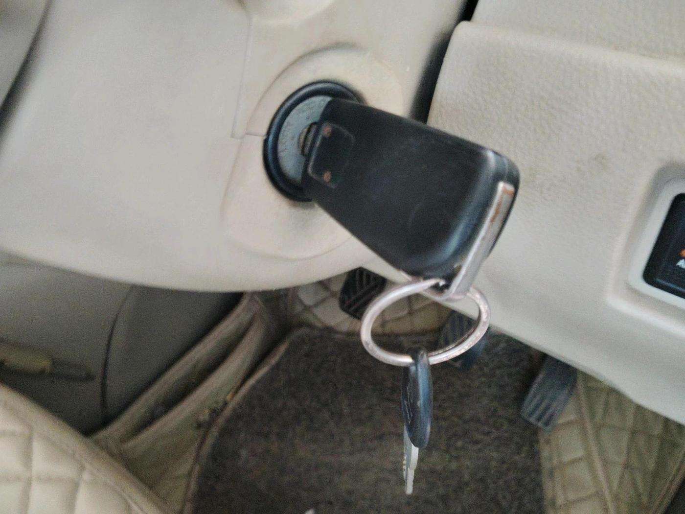 2012 Maruti Ertiga VXI, CNG, Manual, 2,08,458 km, interior
