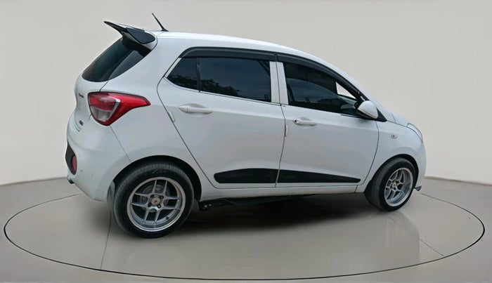 2017 Hyundai Grand i10 SPORTZ 1.2 KAPPA VTVT, CNG, Manual, 1,00,261 km, exterior
