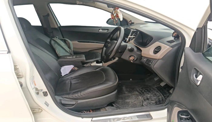 2017 Hyundai Grand i10 SPORTZ 1.2 KAPPA VTVT, CNG, Manual, 1,00,261 km, interior