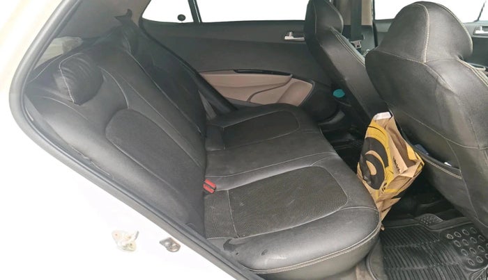 2017 Hyundai Grand i10 SPORTZ 1.2 KAPPA VTVT, CNG, Manual, 1,00,261 km, interior