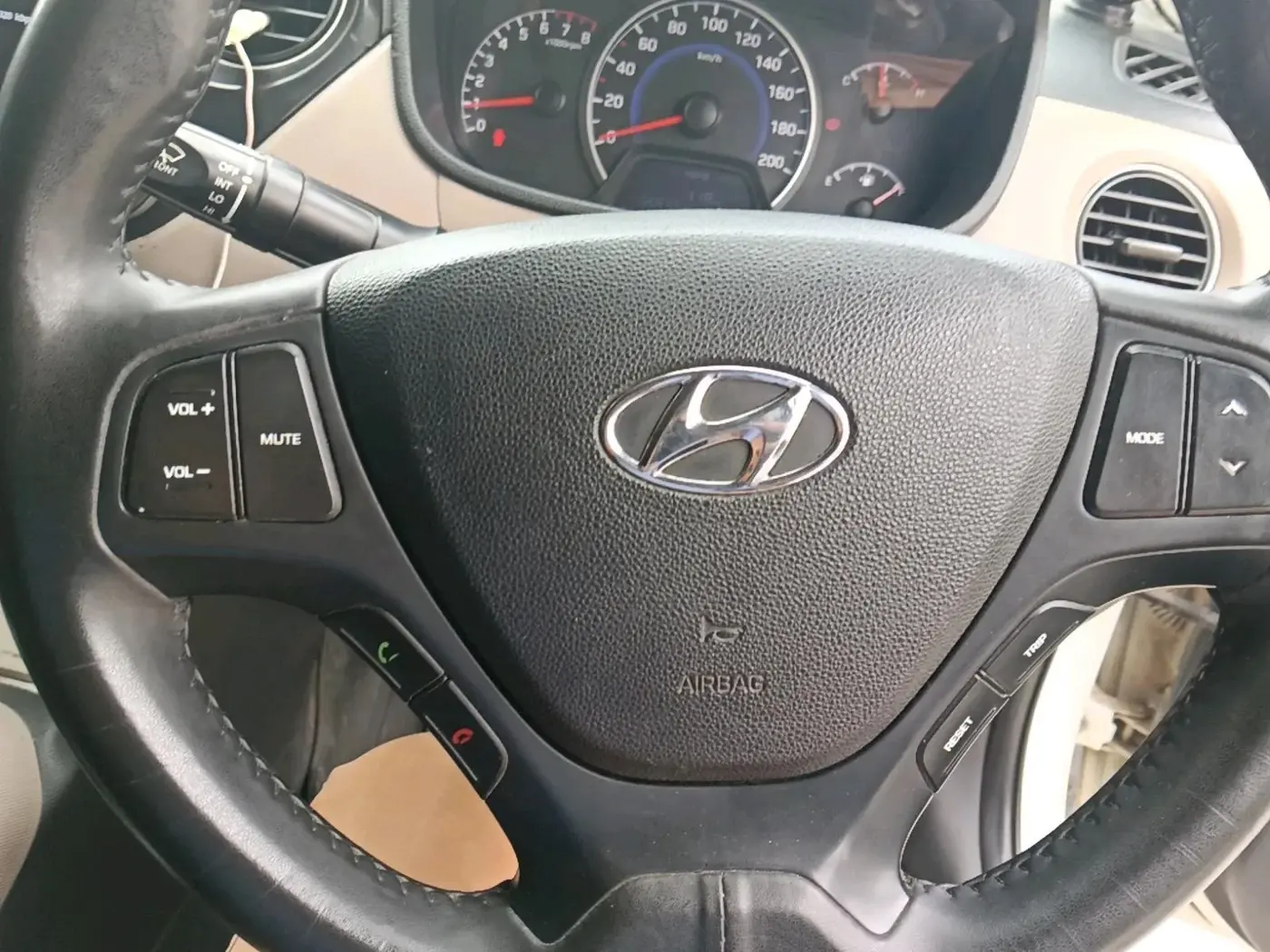 2017 Hyundai Grand i10 SPORTZ 1.2 KAPPA VTVT, CNG, Manual, 1,00,261 km, interior