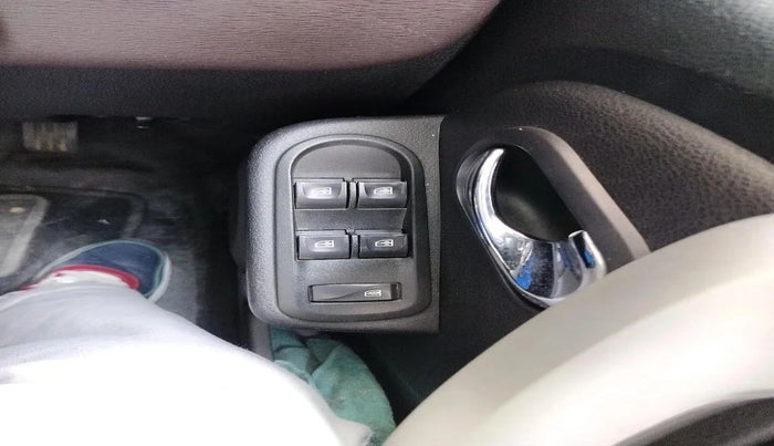 2018 Nissan Terrano XL (P), Petrol, Manual, 58,762 km, interior