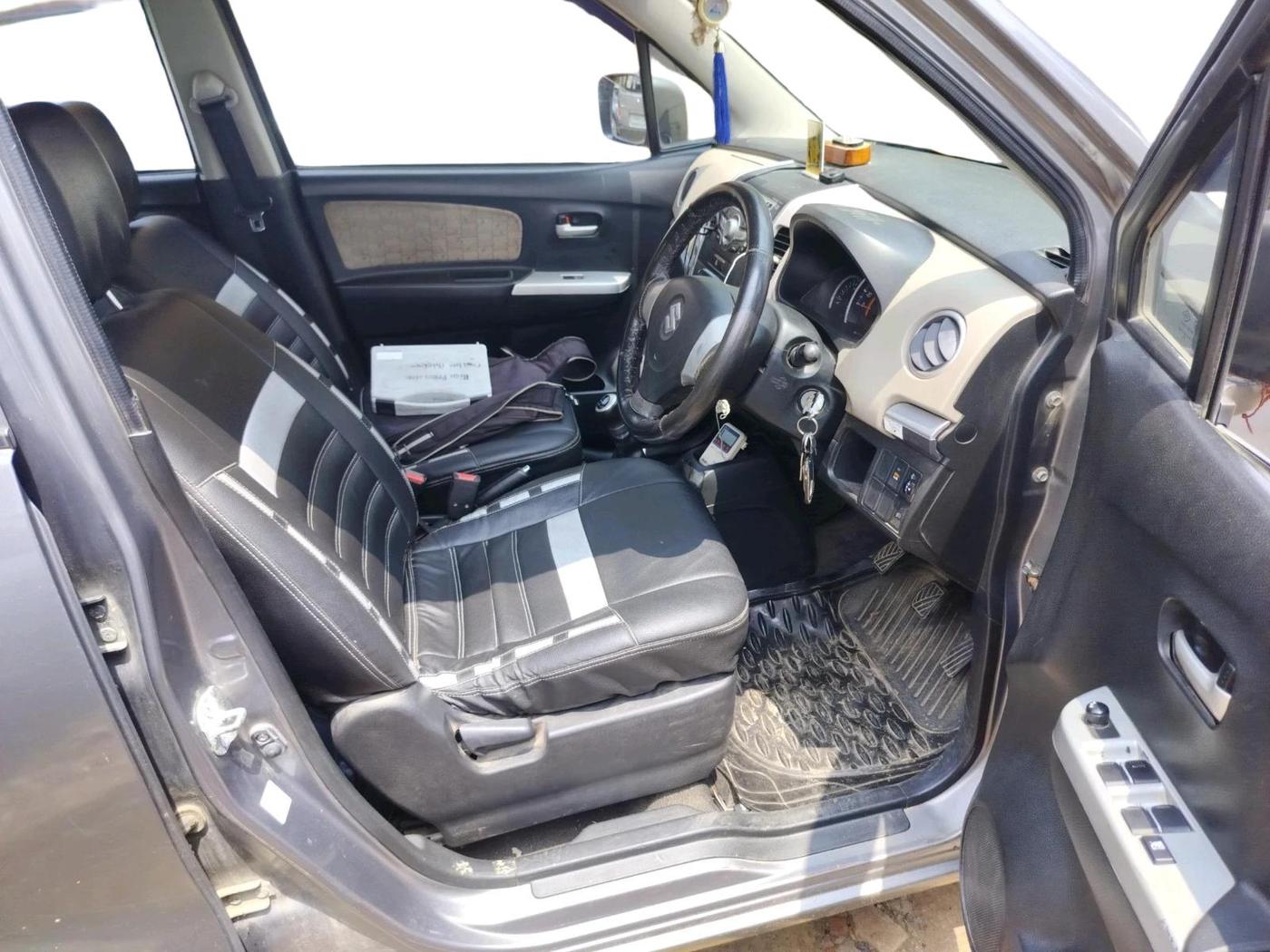 2013 Maruti Wagon R 1.0 VXI, Petrol, Manual, 82,186 km, interior