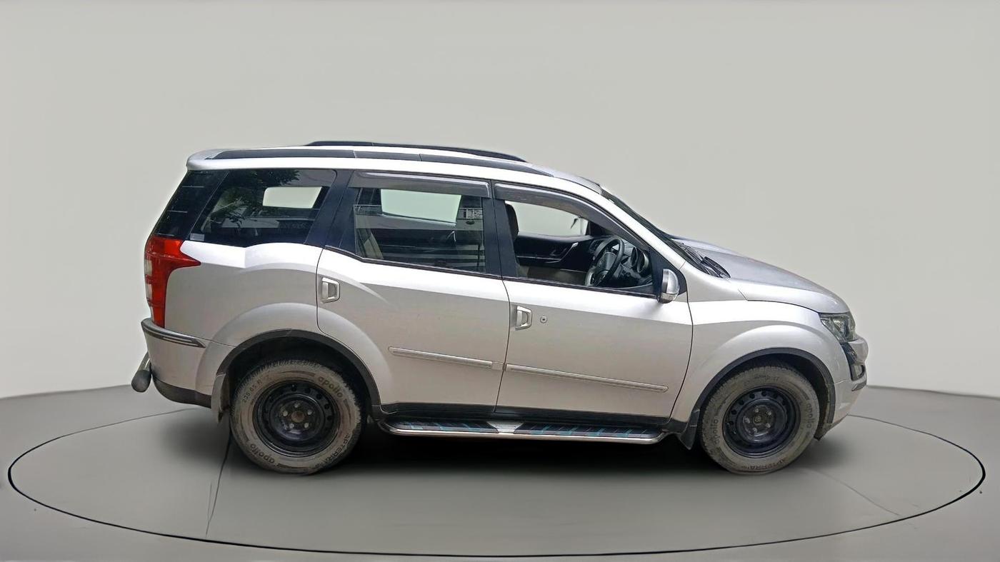 2017 Mahindra XUV500 W6 1.99, Diesel, Manual, 46,727 km, exterior